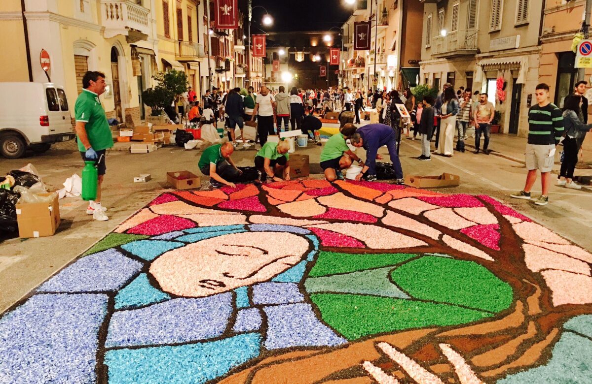 UN MONDO DI PETALI E COLORI CON  L’INFIORATA DEL CORPUS DOMINI