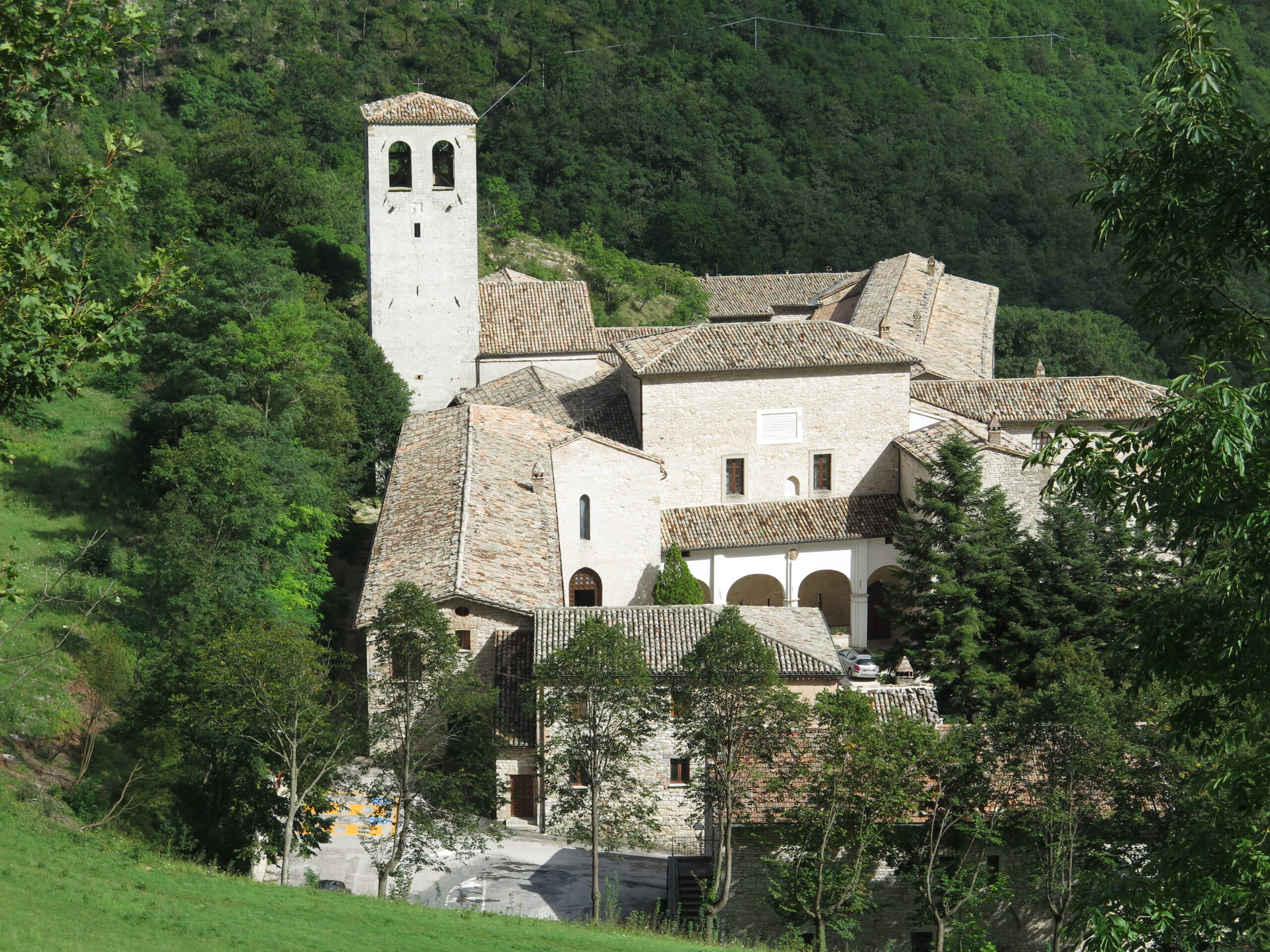  NEL BORGO CHE RISUONA DI POESIA