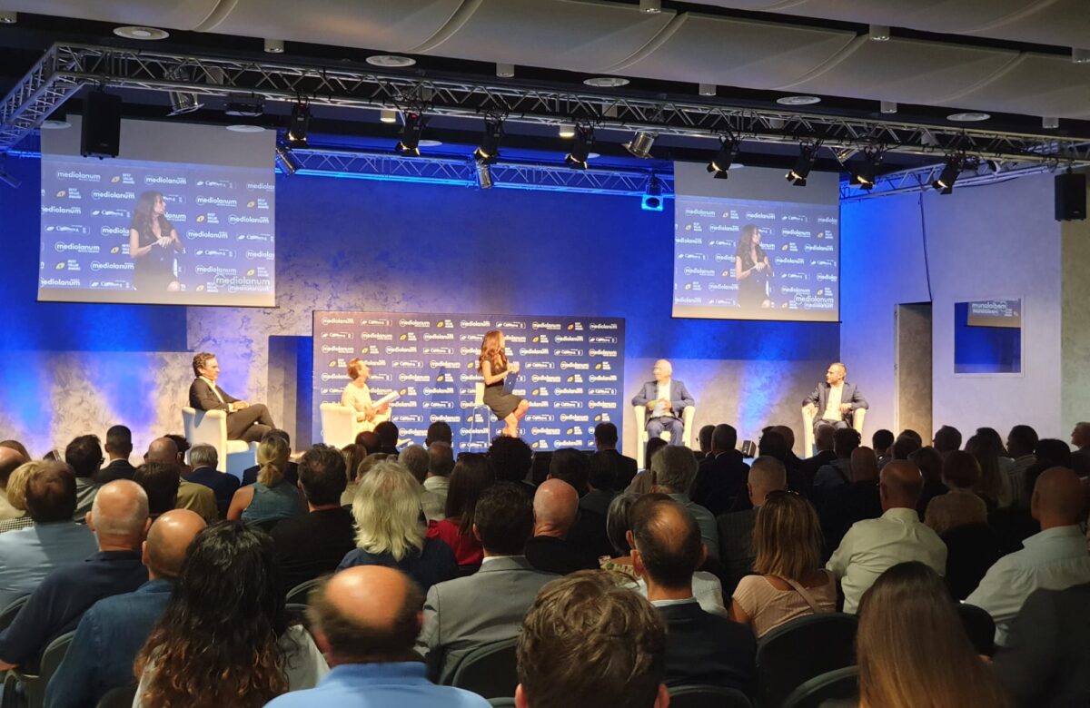 Innovazione ed ottimismo consapevole: un Fermo Forum gremito per raccogliere spunti “Verso un solido futuro”